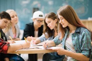 - college - equipo estudiantes que completan tarea 1 - web design