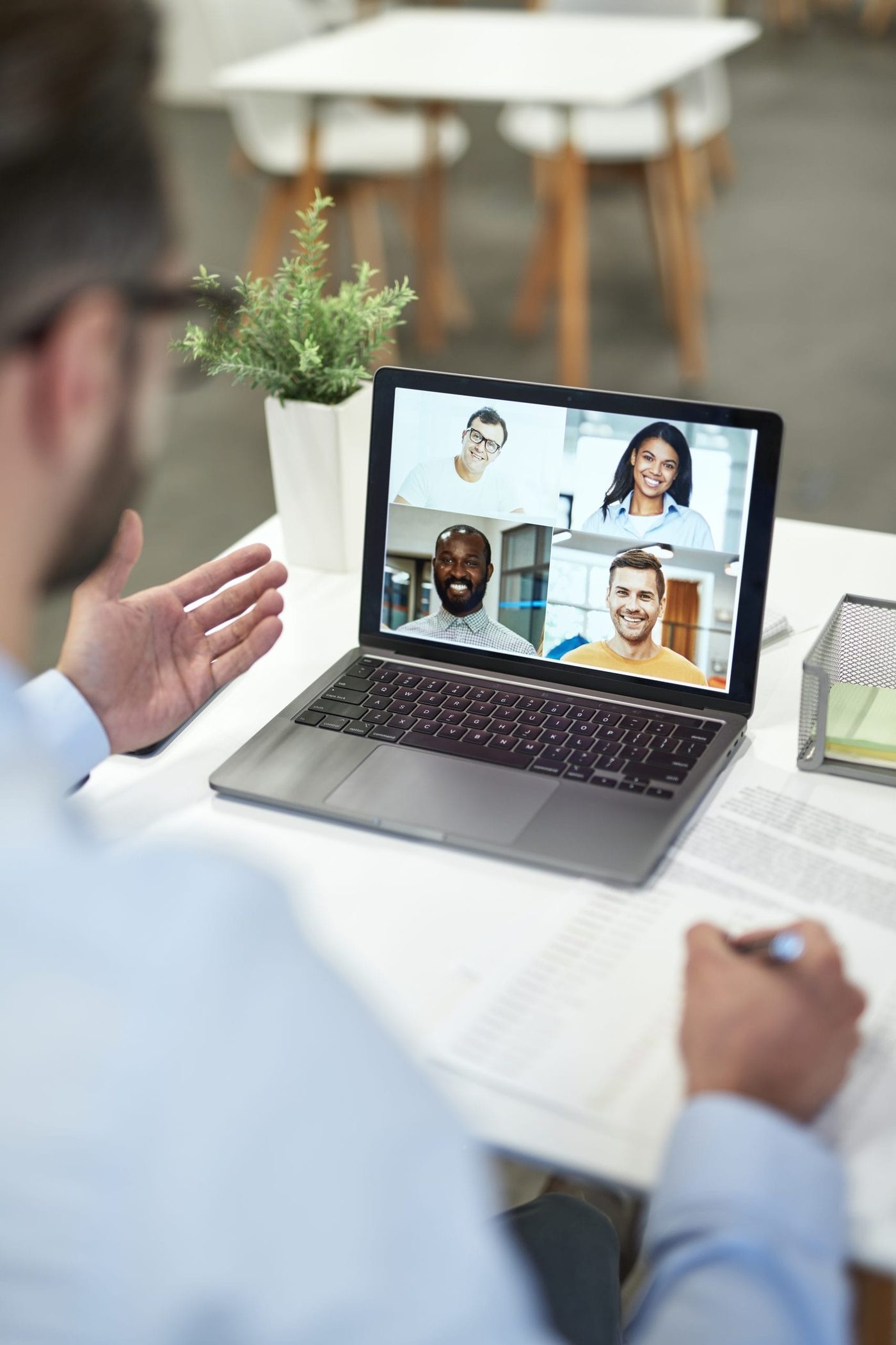 - in-office - online meetings with colleagues becoming part of o 2021 10 29 16 07 22 utc scaled - ui/ux